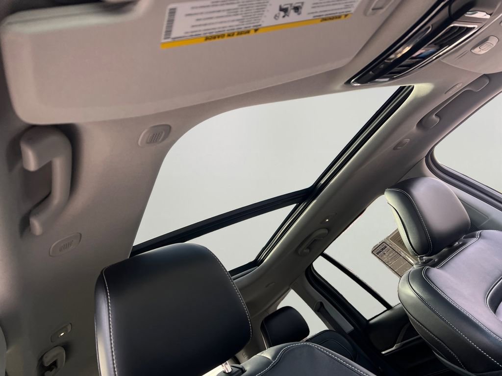 Used 2022 Jeep Grand Cherokee Limited 4xe image 8