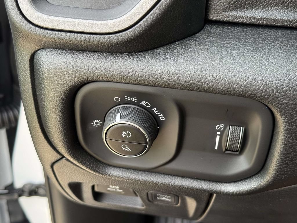 New 2027 RAM 1500 Express AWD/4WD image 25