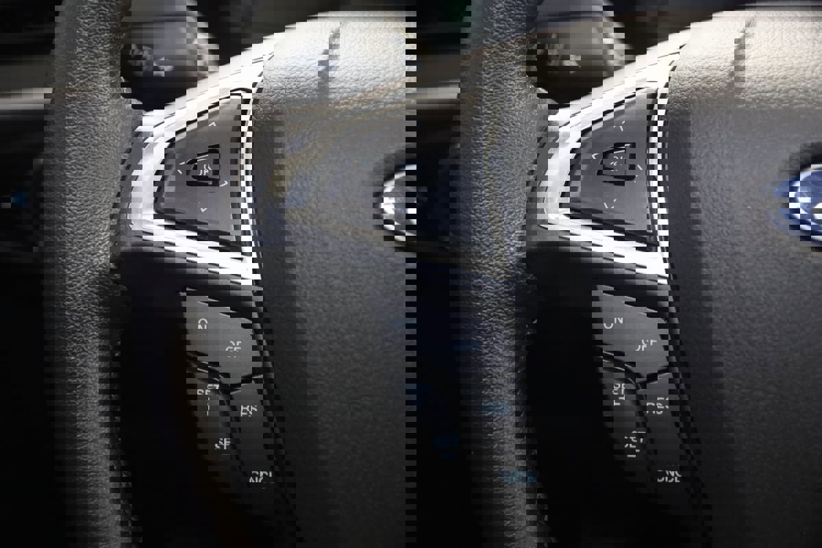 Used 2024 Ford Edge SEL w/ Convenience Package image 35