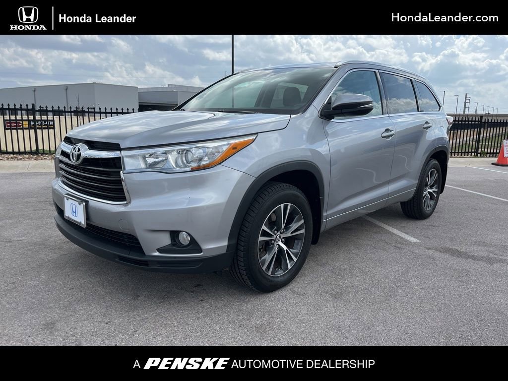 Used 2016 Toyota Highlander XLE image 1
