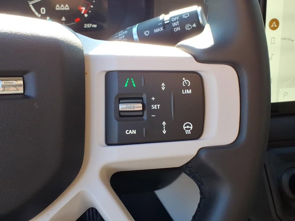 Used 2025 Land Rover Defender 110 X-Dynamic SE image 21