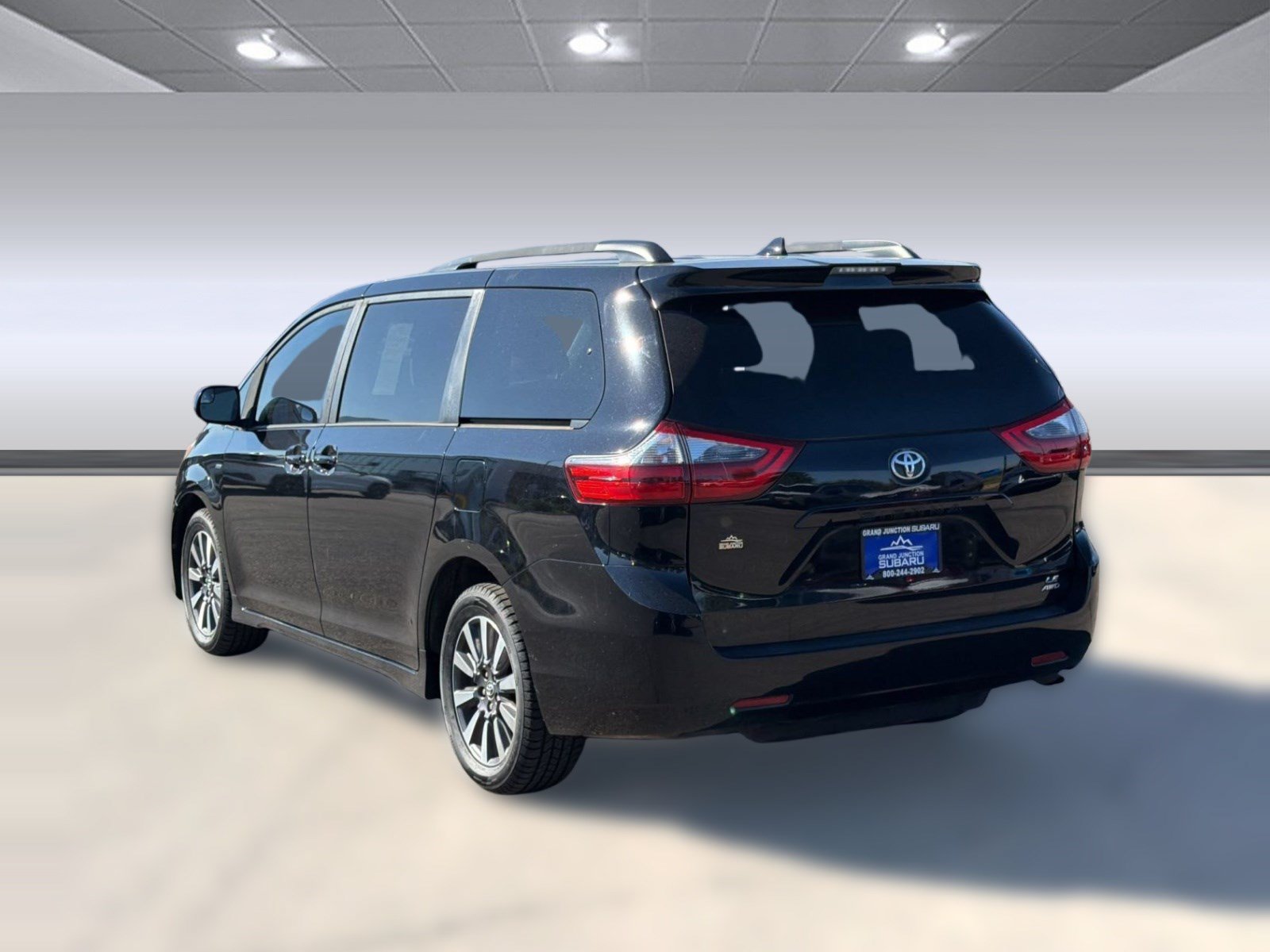 Used 2020 Toyota Sienna LE AWD/4WD image 3