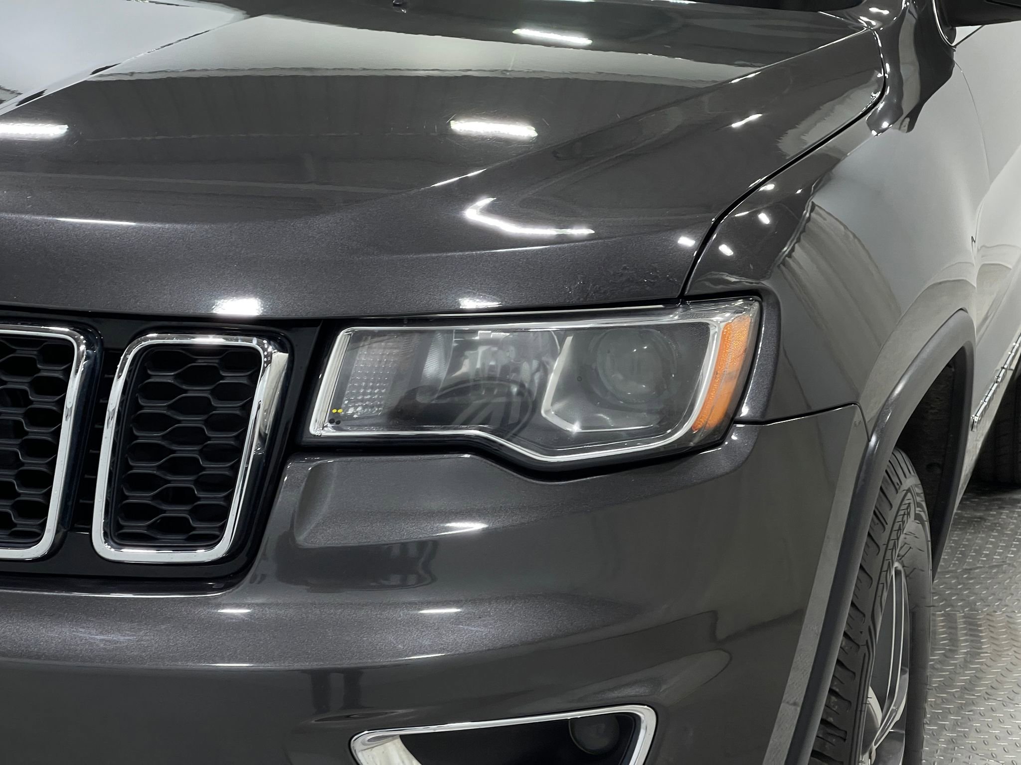 Used 2018 Jeep Grand Cherokee Limited image 33