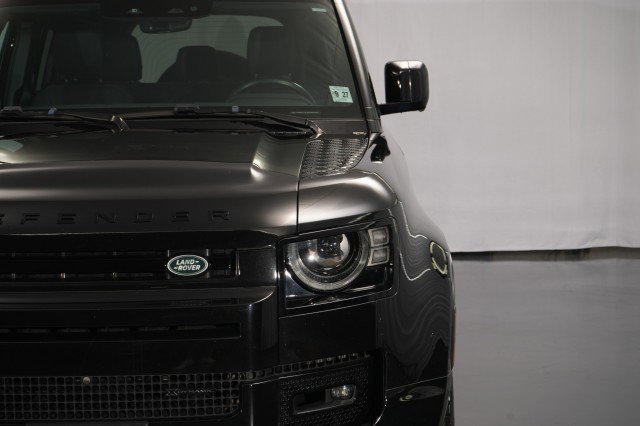 Used 2023 Land Rover Defender 110 X-Dynamic SE AWD/4WD image 8