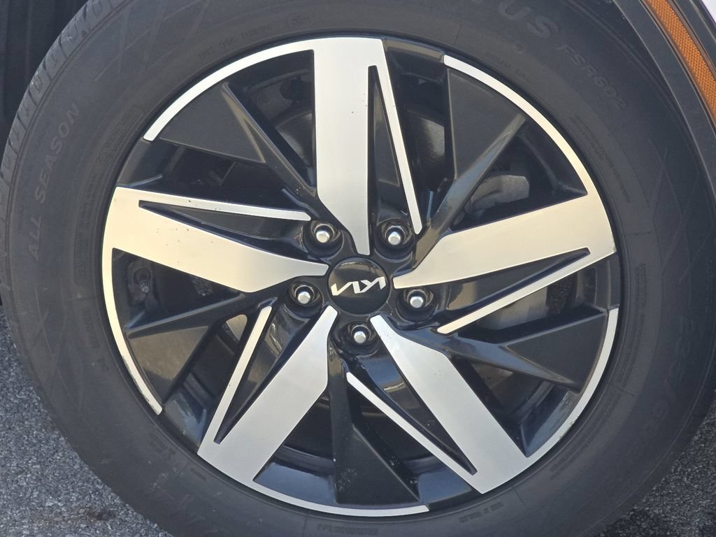 Used 2022 Kia Sorento S w/ Panoramic Sunroof Package FWD image 10