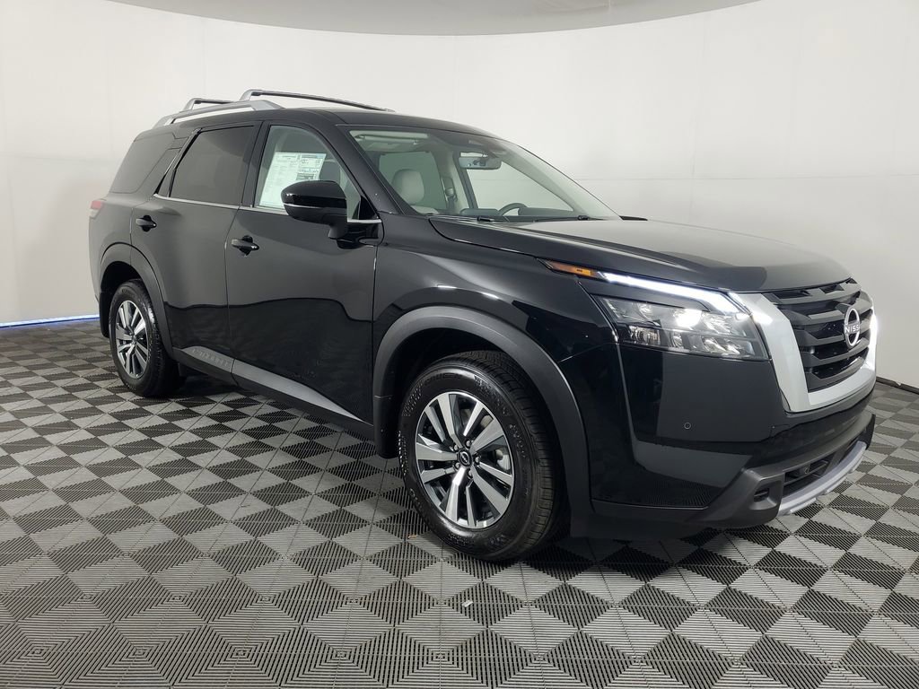 New 2025 Nissan Pathfinder SL image 2