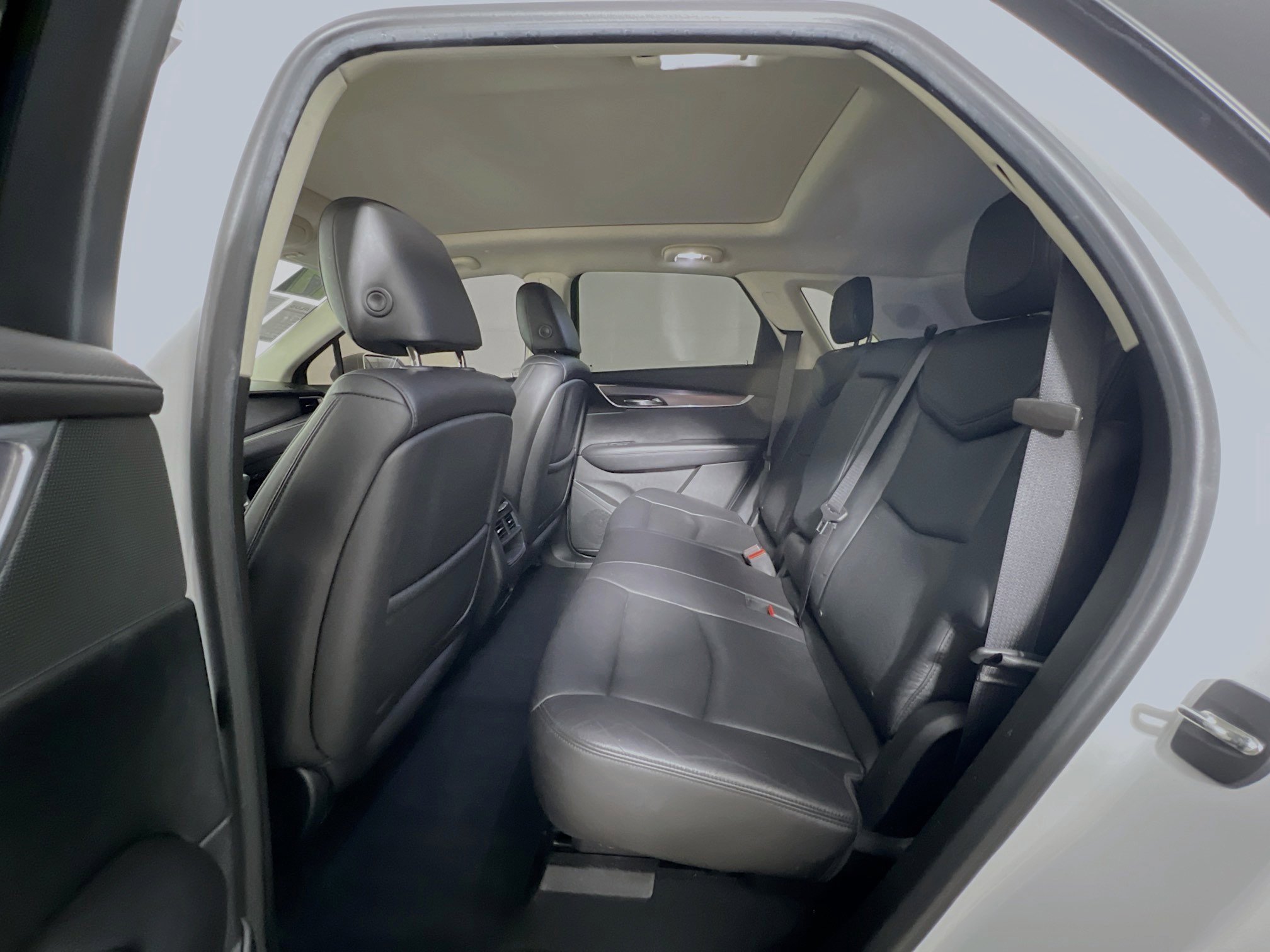 Used 2017 Cadillac XT5 Luxury w/ Driver Awareness Package AWD/4WD image 29