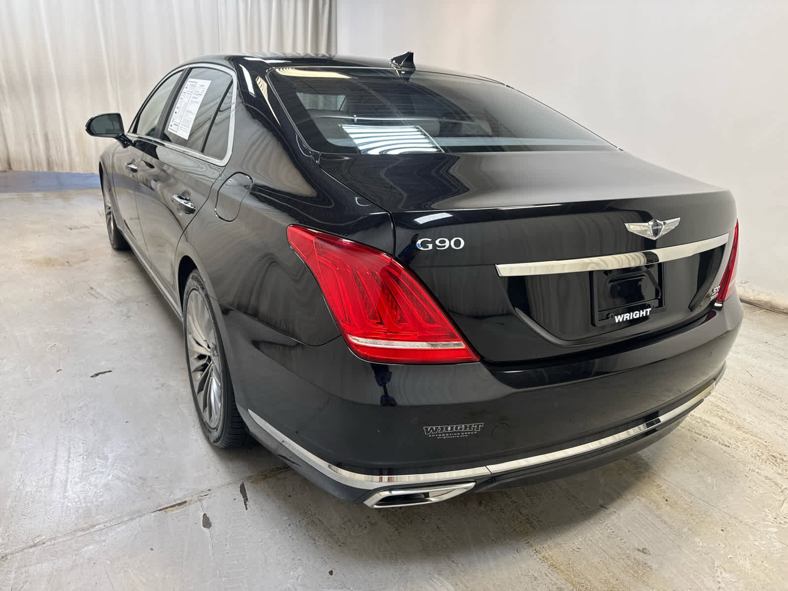 Used 2018 Genesis G90 5.0 Ultimate AWD/4WD image 2