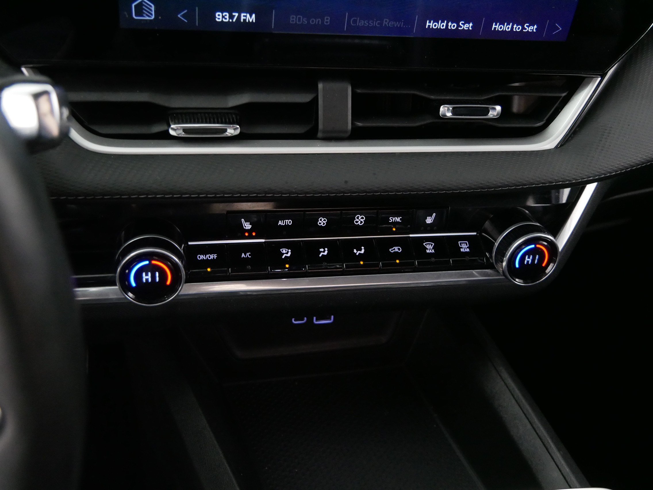 Used 2025 Chevrolet Equinox LT w/ Convenience Package II FWD image 23