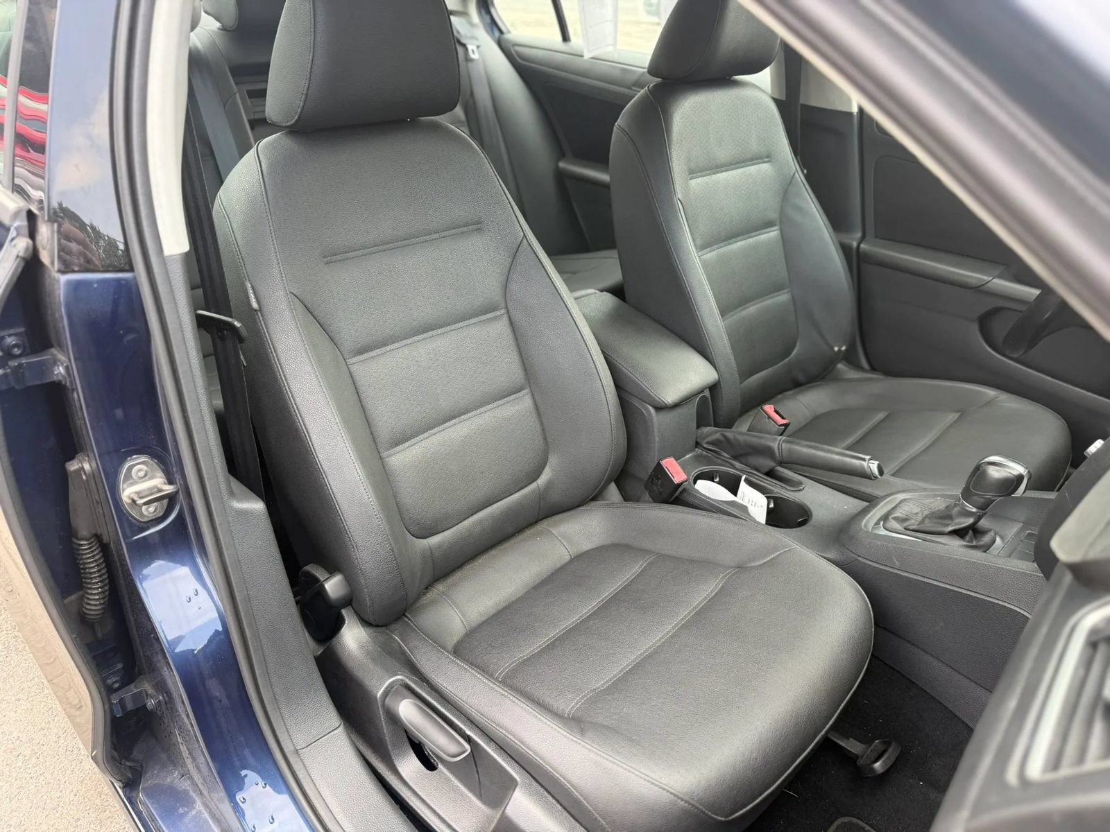 Used 2011 Volkswagen Jetta SE FWD image 14