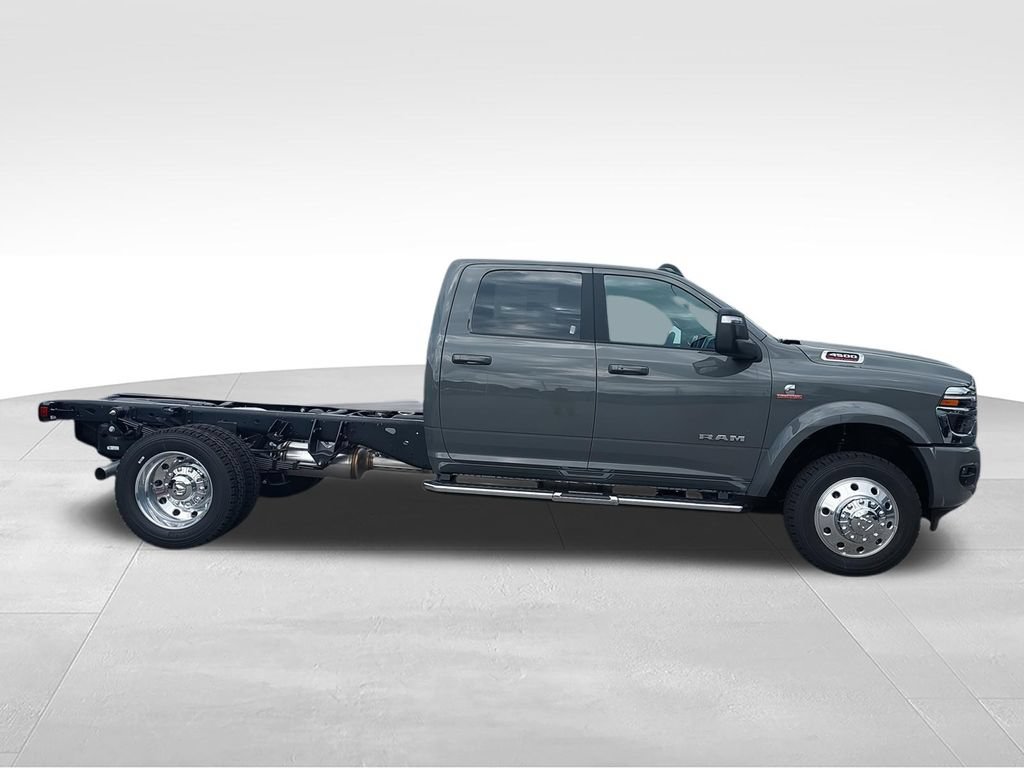 New 2026 RAM 4500 4x4 Crew Cab DRW w/ Laramie Trim Package image 9