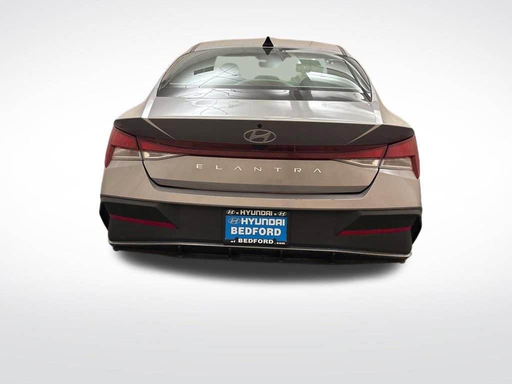 Used 2024 Hyundai Elantra SEL FWD image 6