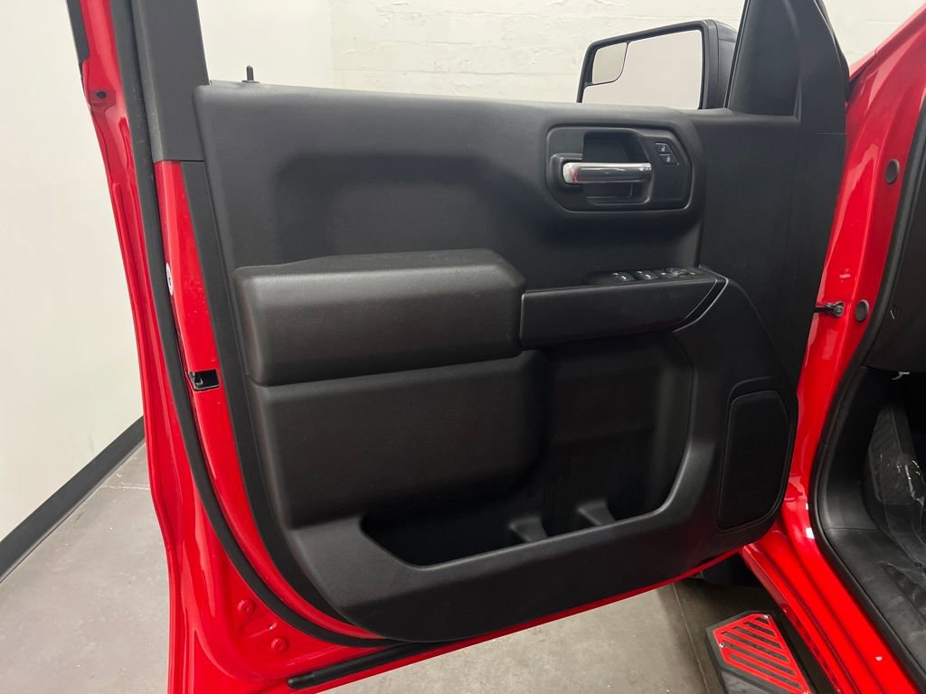 Used 2025 Chevrolet Silverado 1500 Custom image 12