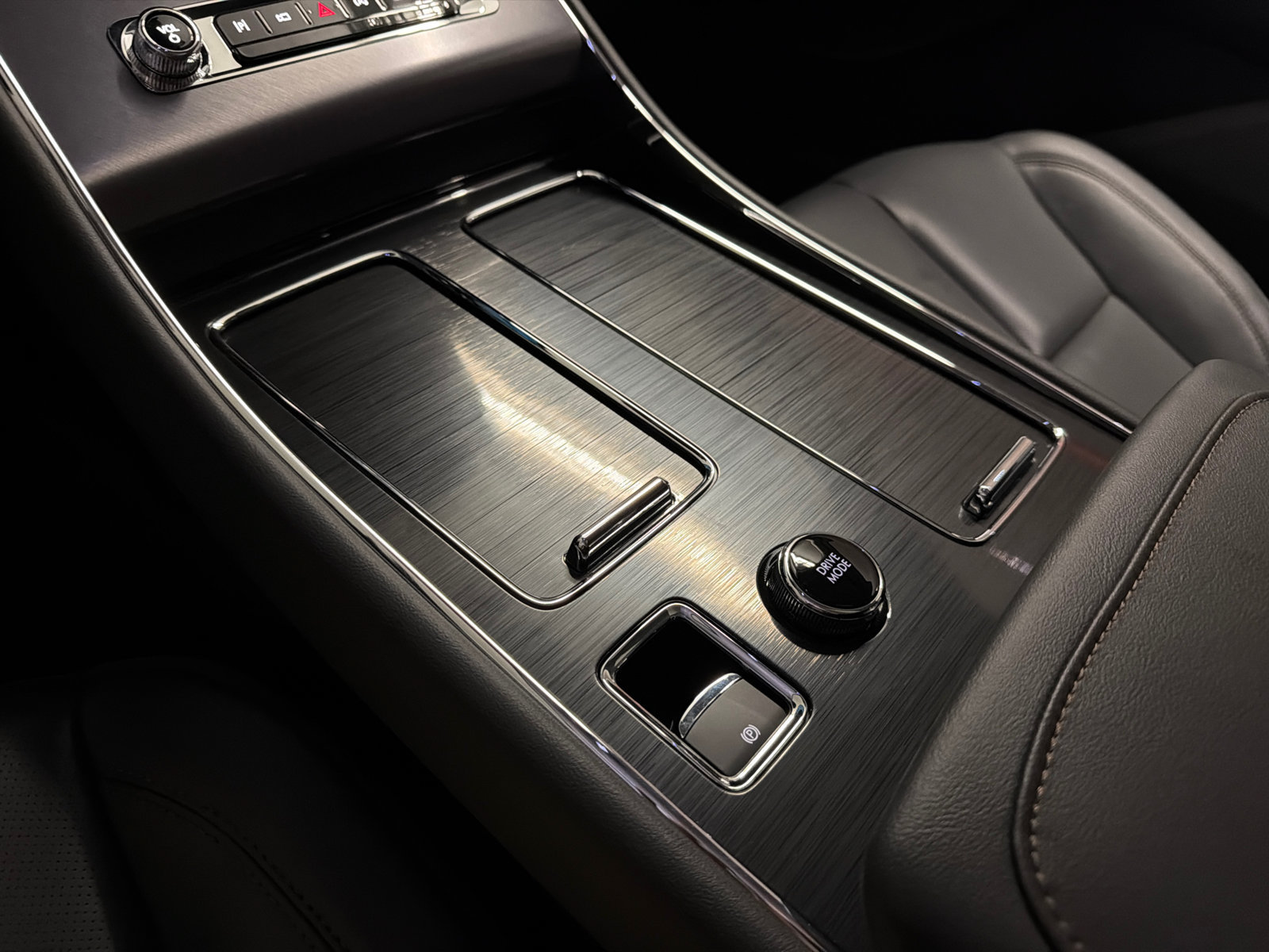 New 2027 Lincoln Aviator AWD image 32