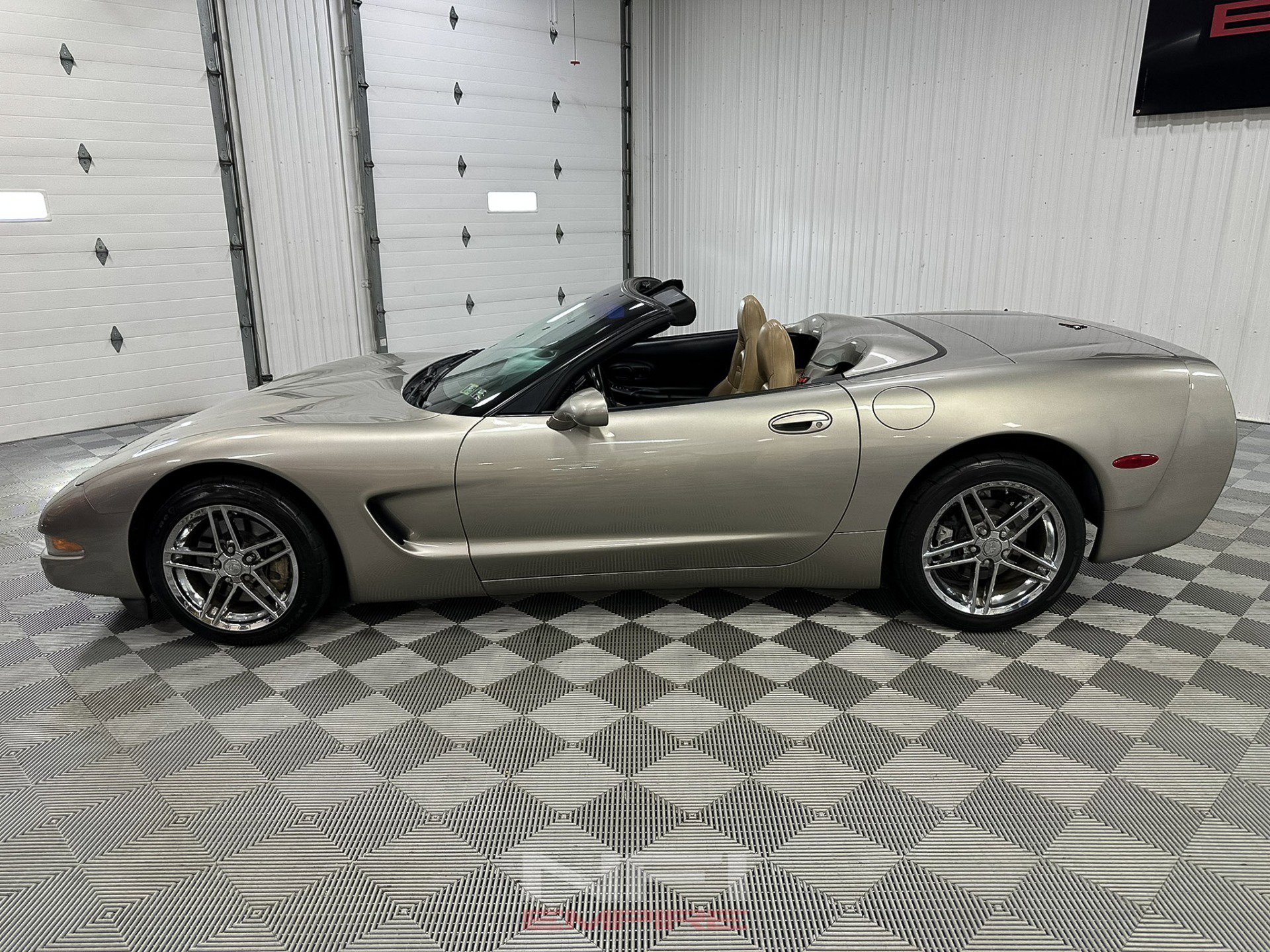 Used 2000 Chevrolet Corvette Convertible w/ Memory Pkg image 3