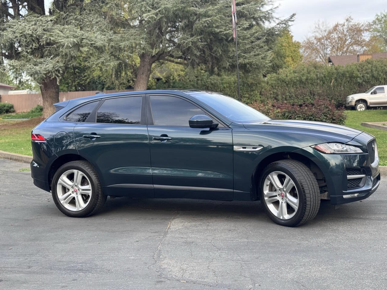 Used 2017 Jaguar F-PACE R-Sport image 5