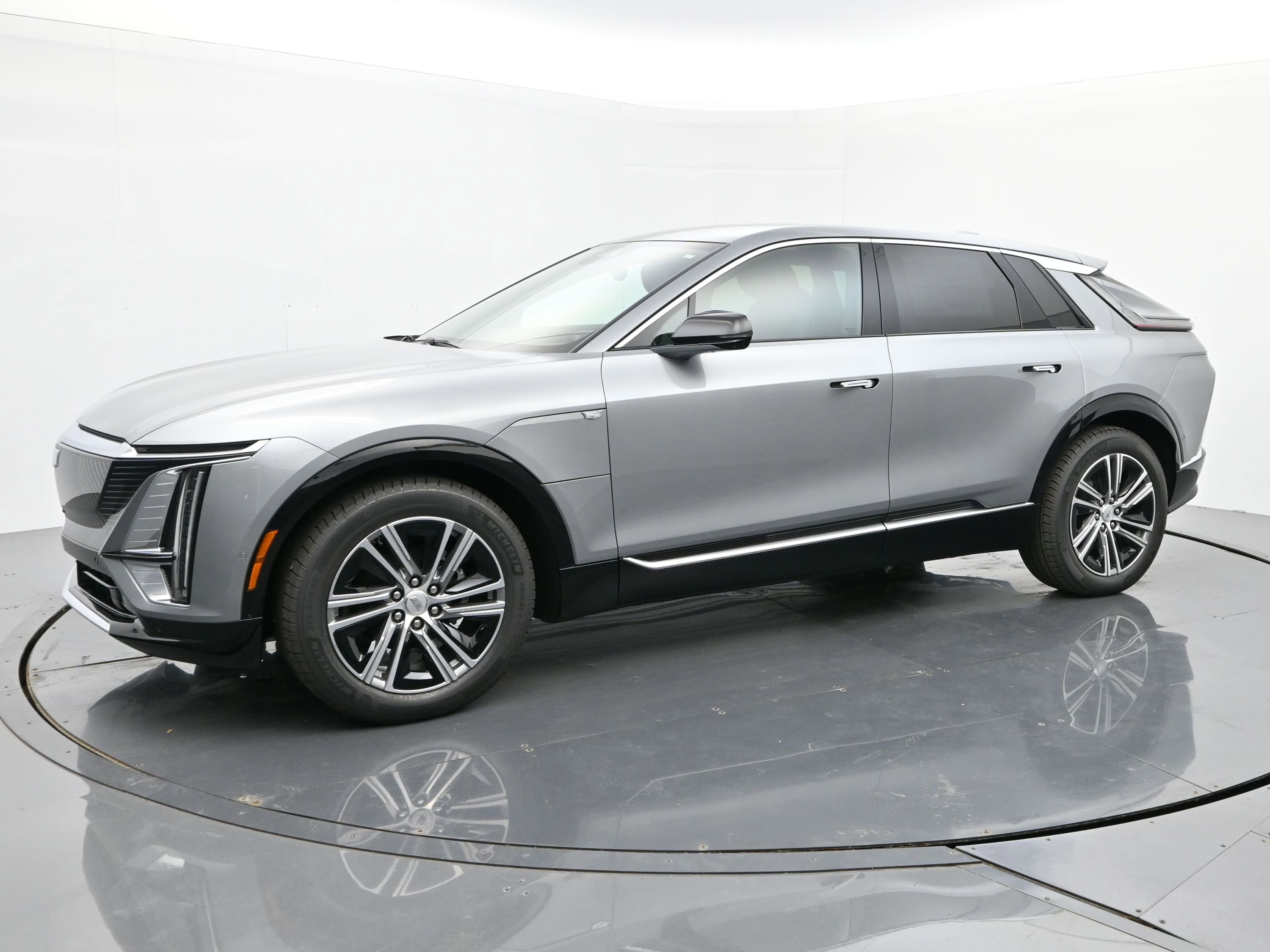 New 2025 Cadillac Lyriq Luxury image 2