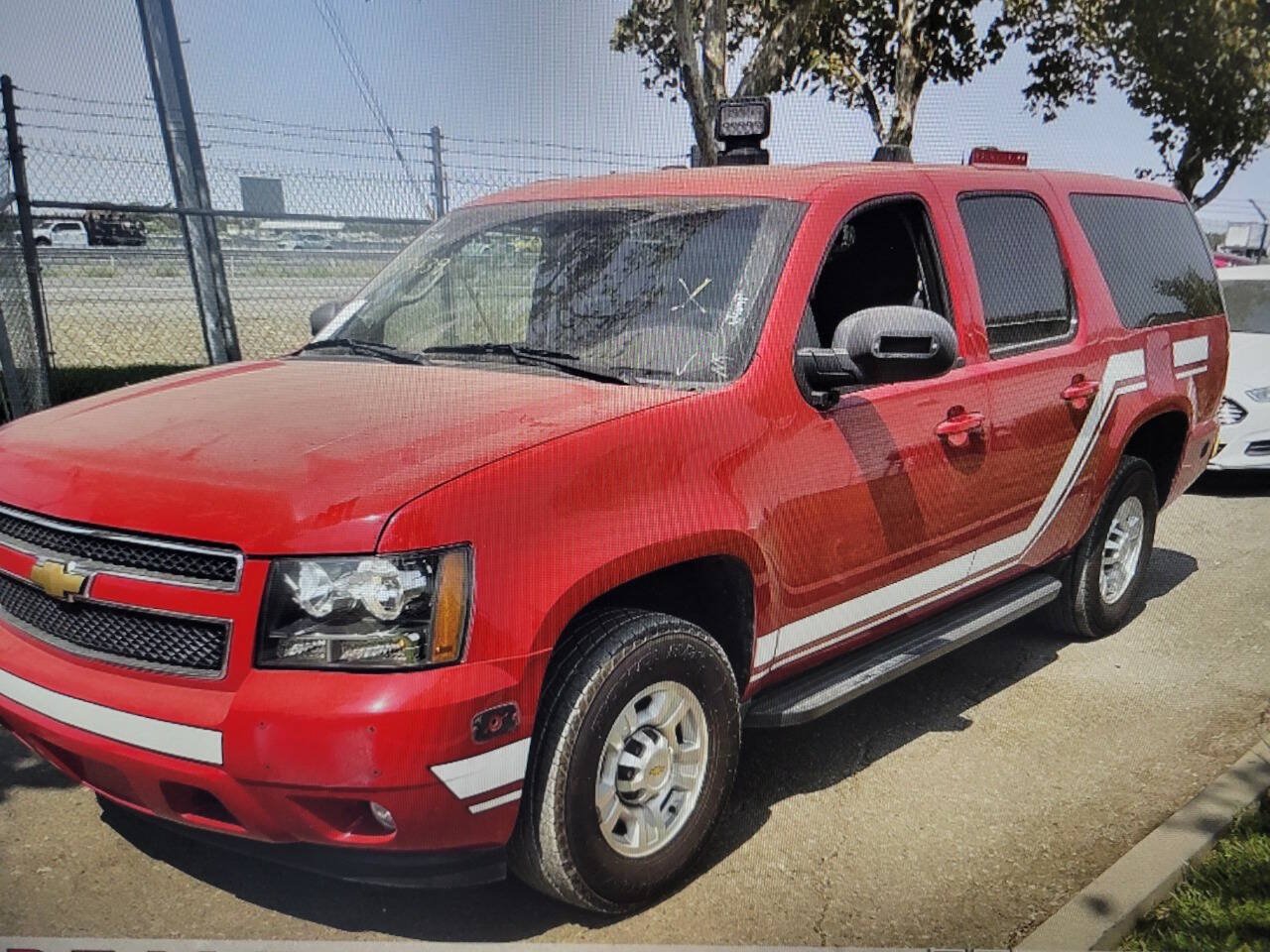 Used 2013 Chevrolet Suburban 2500 w/ Skid Plate Package AWD/4WD image 2