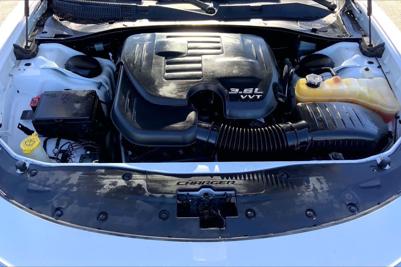 Used 2018 Dodge Charger SXT RWD image 31