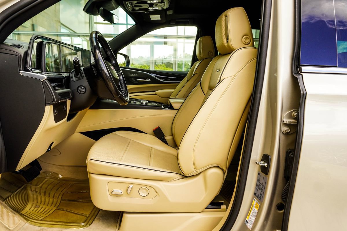 Used 2022 Cadillac Escalade Premium Luxury image 34