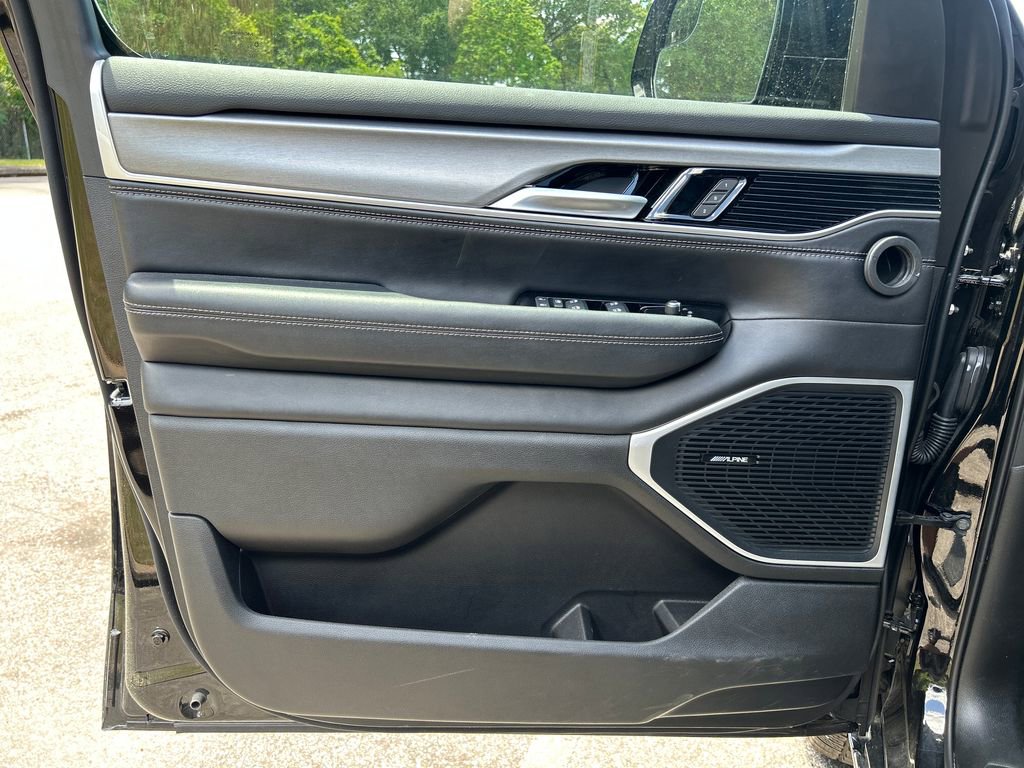 Used 2025 Jeep Wagoneer 4WD image 9