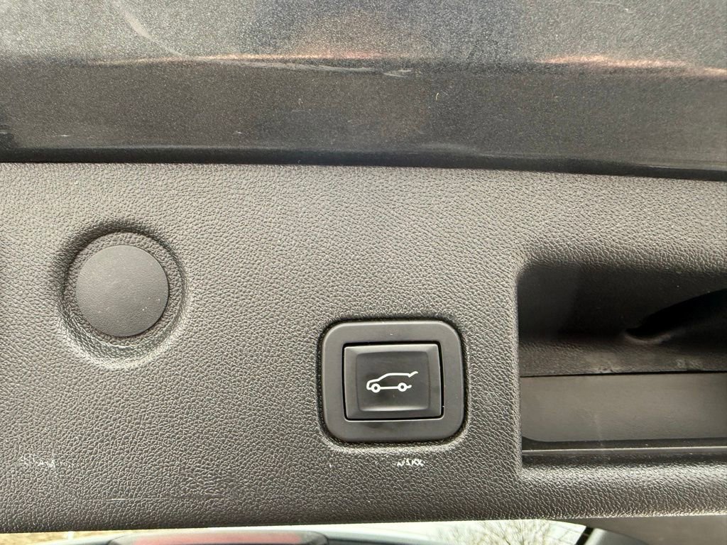 Used 2018 Chevrolet Equinox LT w/ Sun & Infotainment Package image 18