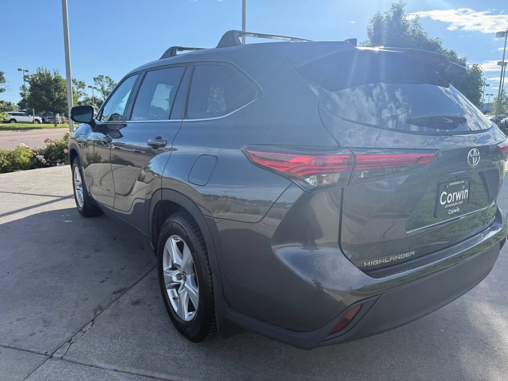 Used 2023 Toyota Highlander LE AWD/4WD image 6