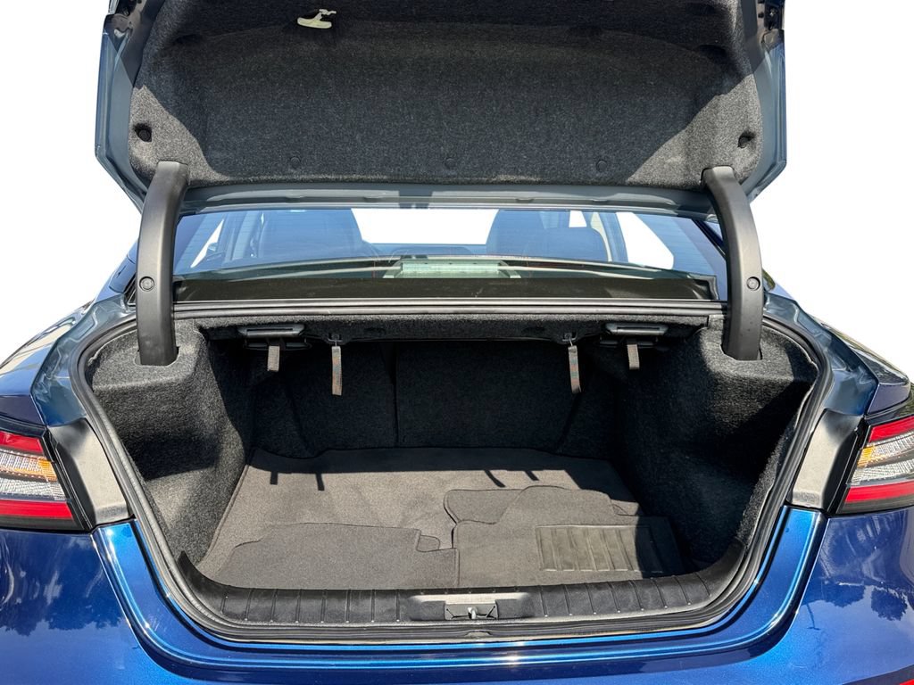 Used 2023 Nissan Maxima SV w/ Floor Mat Group FWD image 9