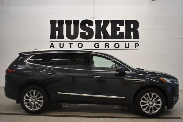 Used 2021 Buick Enclave Premium w/ Sun and Sites Package AWD/4WD image 2