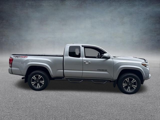 Used 2016 Toyota Tacoma TRD Sport AWD/4WD image 5