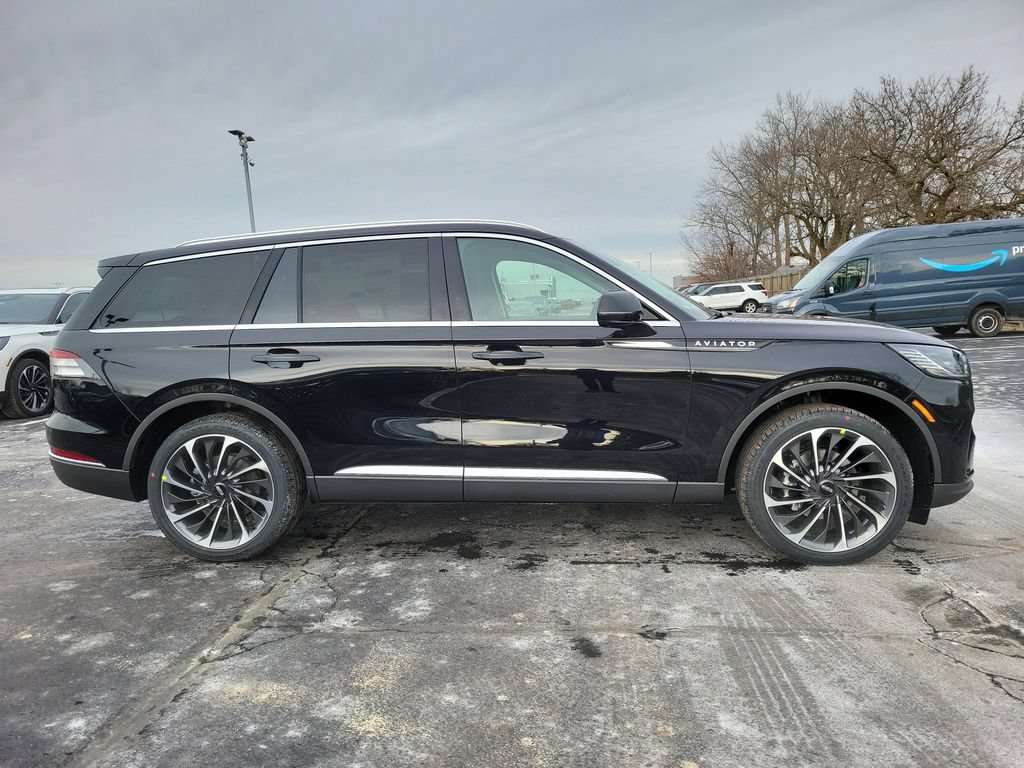 New 2026 Lincoln Aviator Reserve w/ Illumination Package AWD/4WD image 3