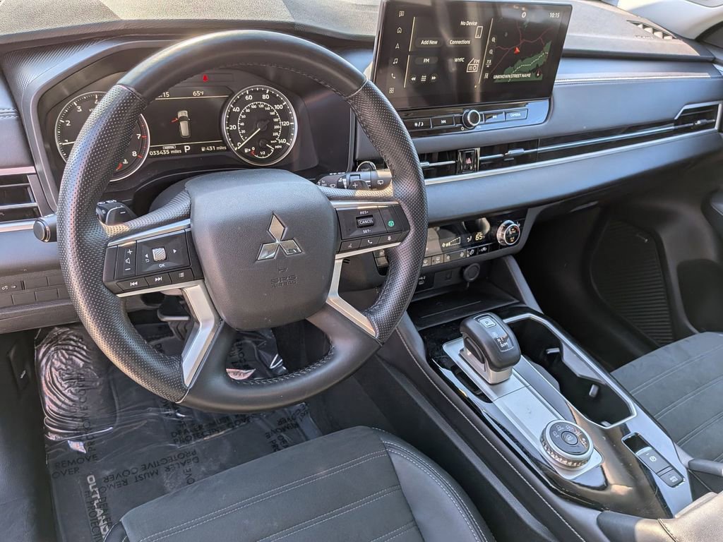 Used 2025 Mitsubishi Outlander SE image 15
