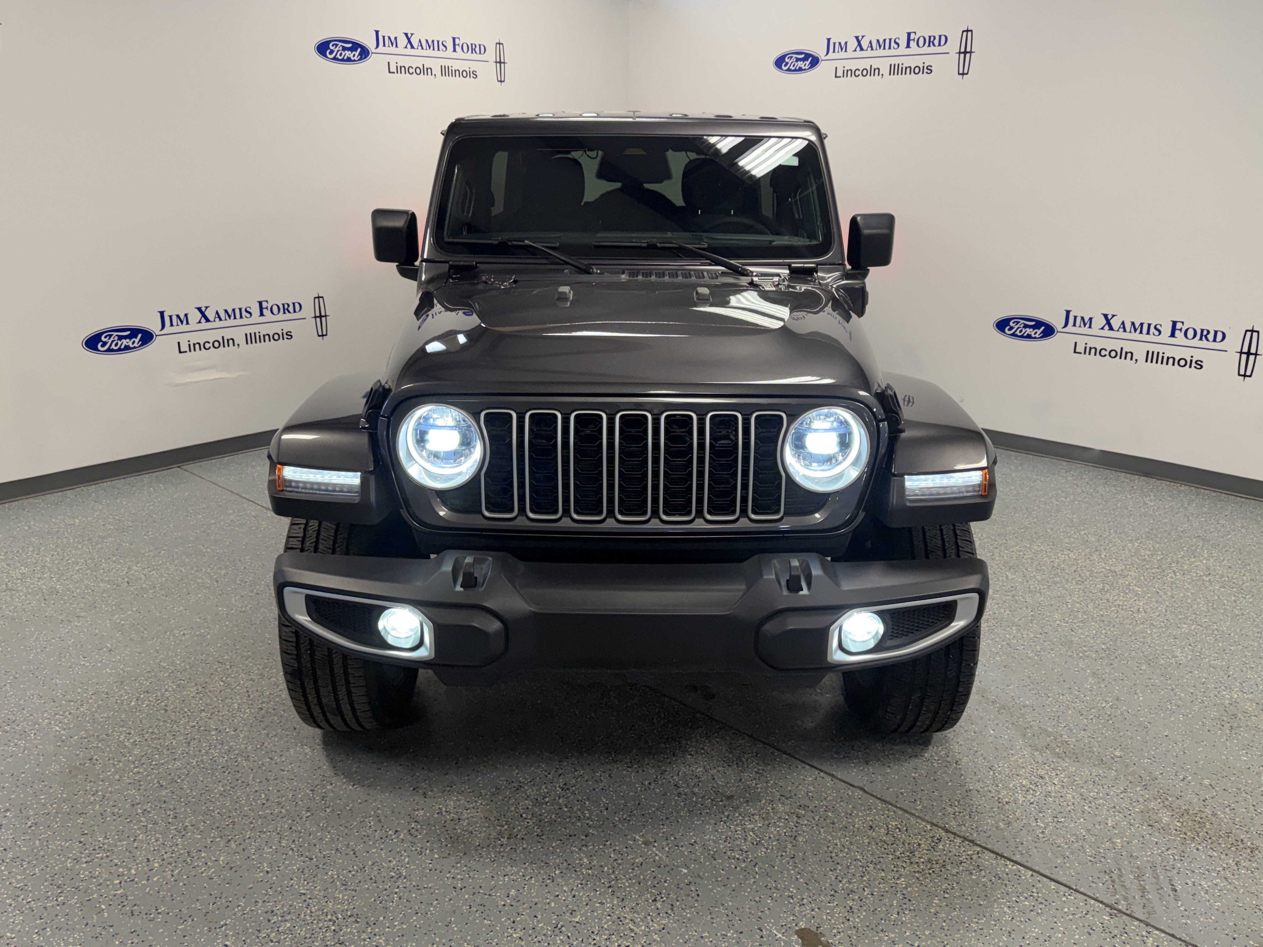 Used 2025 Jeep Wrangler Unlimited Sahara w/ Safety Group AWD/4WD image 2