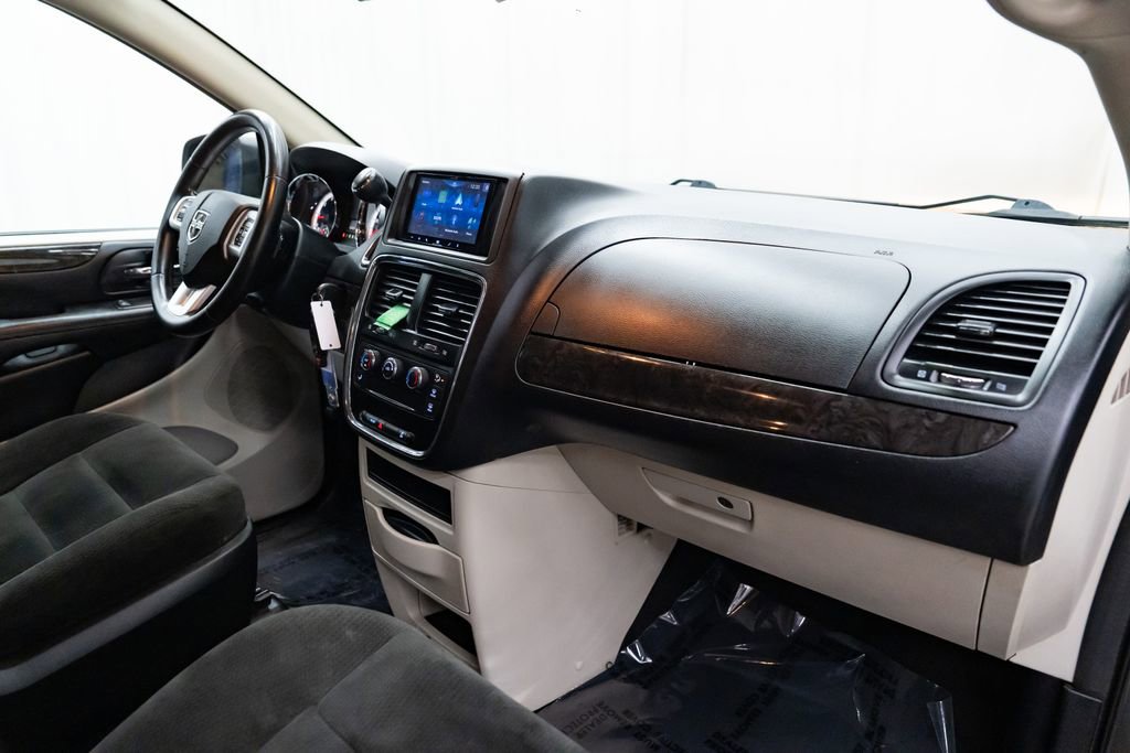 Used 2016 Dodge Grand Caravan American Value Package w/ UConnect Hands-Free Group FWD image 25