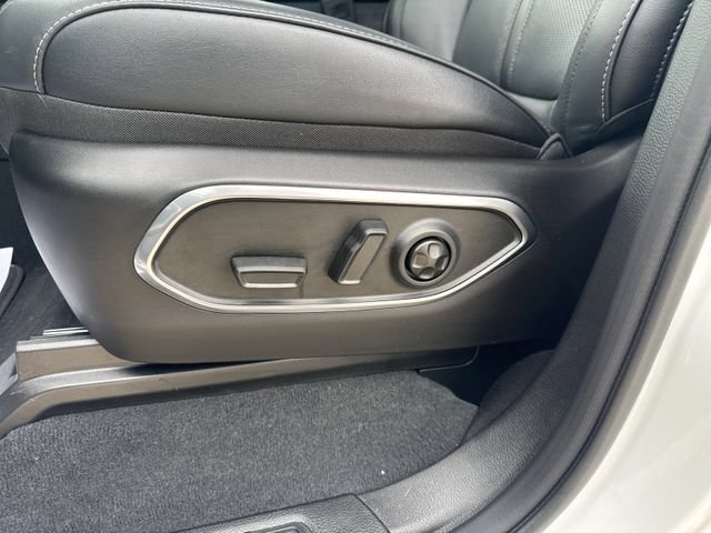 Used 2026 Jeep Grand Wagoneer Limited AWD/4WD image 19