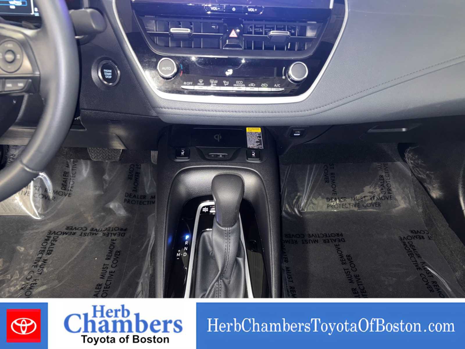 Used 2025 Toyota Corolla XSE FWD image 15