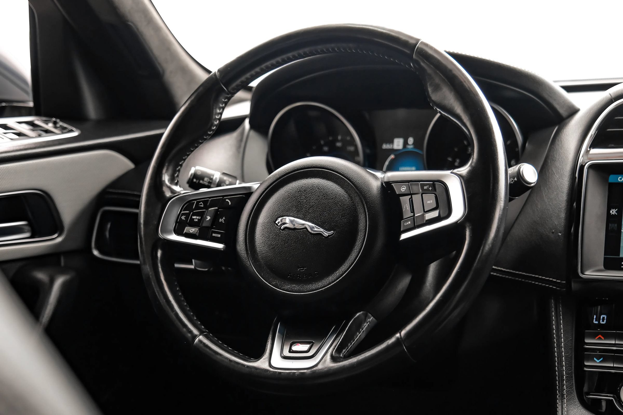 Used 2020 Jaguar F-PACE S AWD/4WD image 14