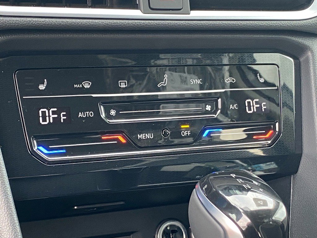 New 2025 Volkswagen Taos SE image 6