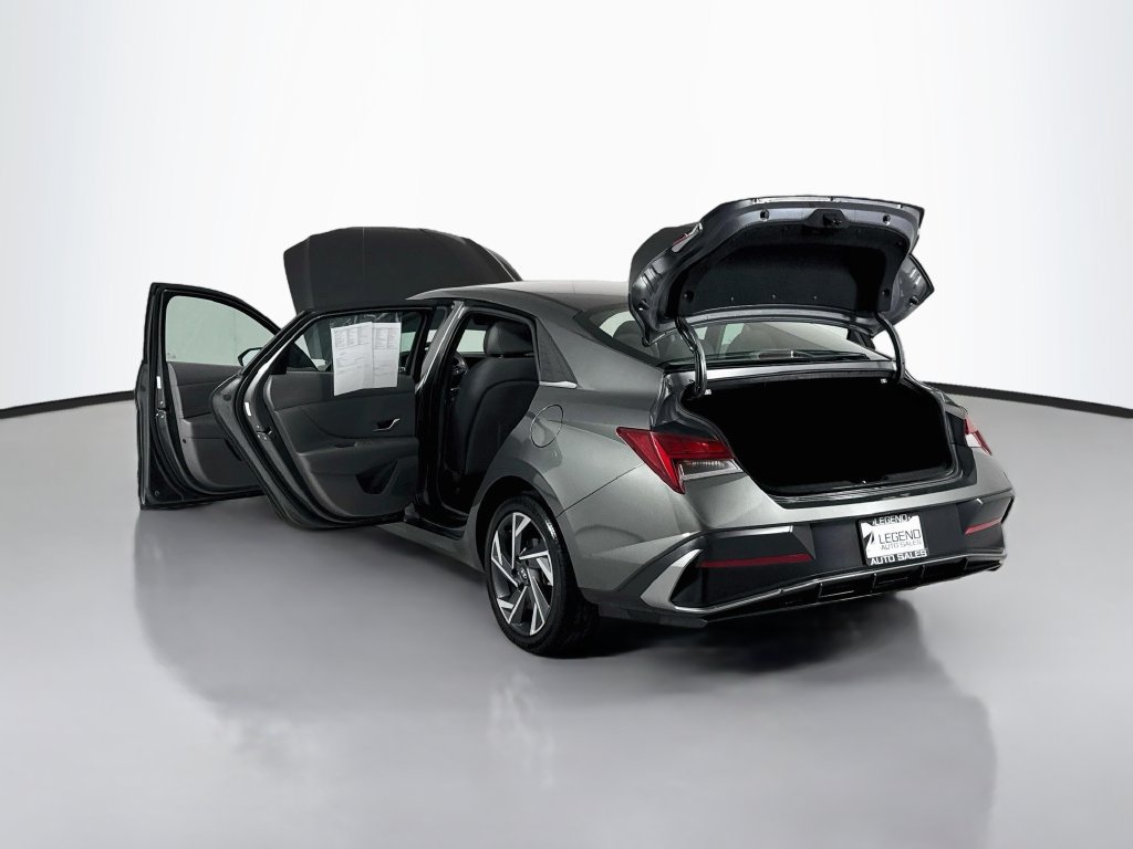 Used 2025 Hyundai Elantra SEL FWD image 24