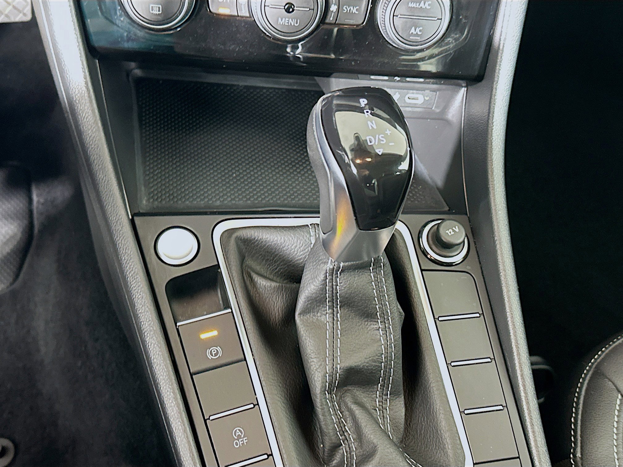 Used 2024 Volkswagen Jetta SE image 24