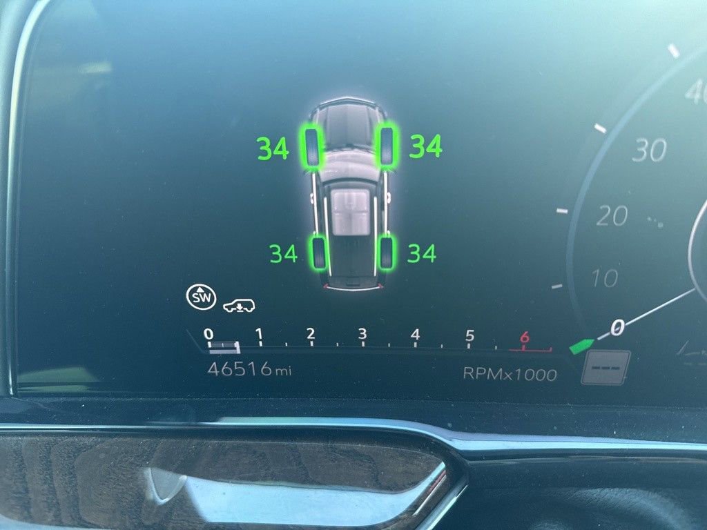 Used 2021 Cadillac Escalade ESV Sport Platinum w/ LPO, ONYX Package image 4