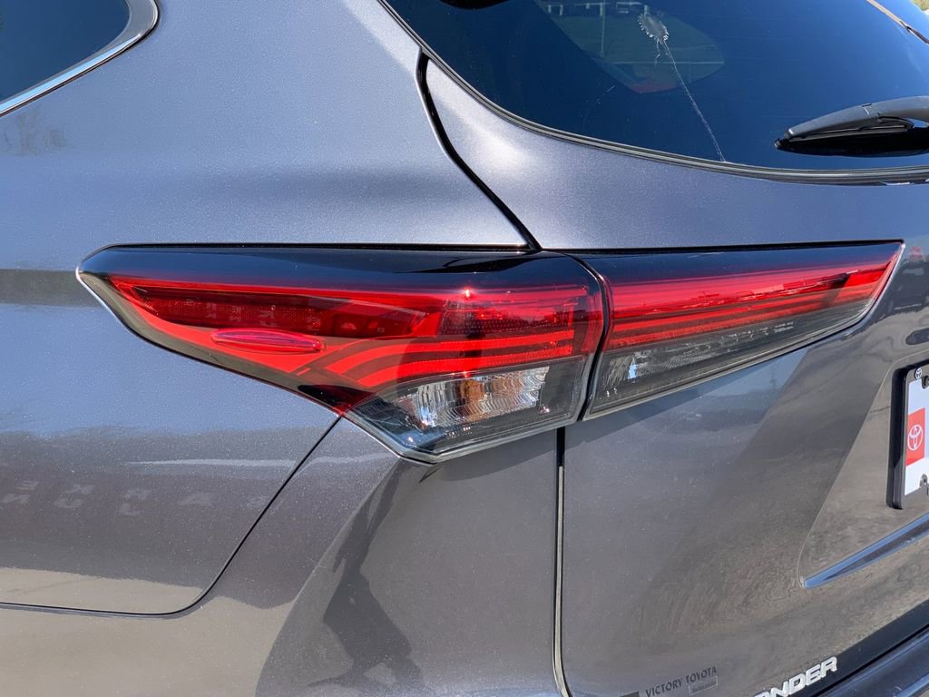 Used 2023 Toyota Highlander XLE FWD image 36