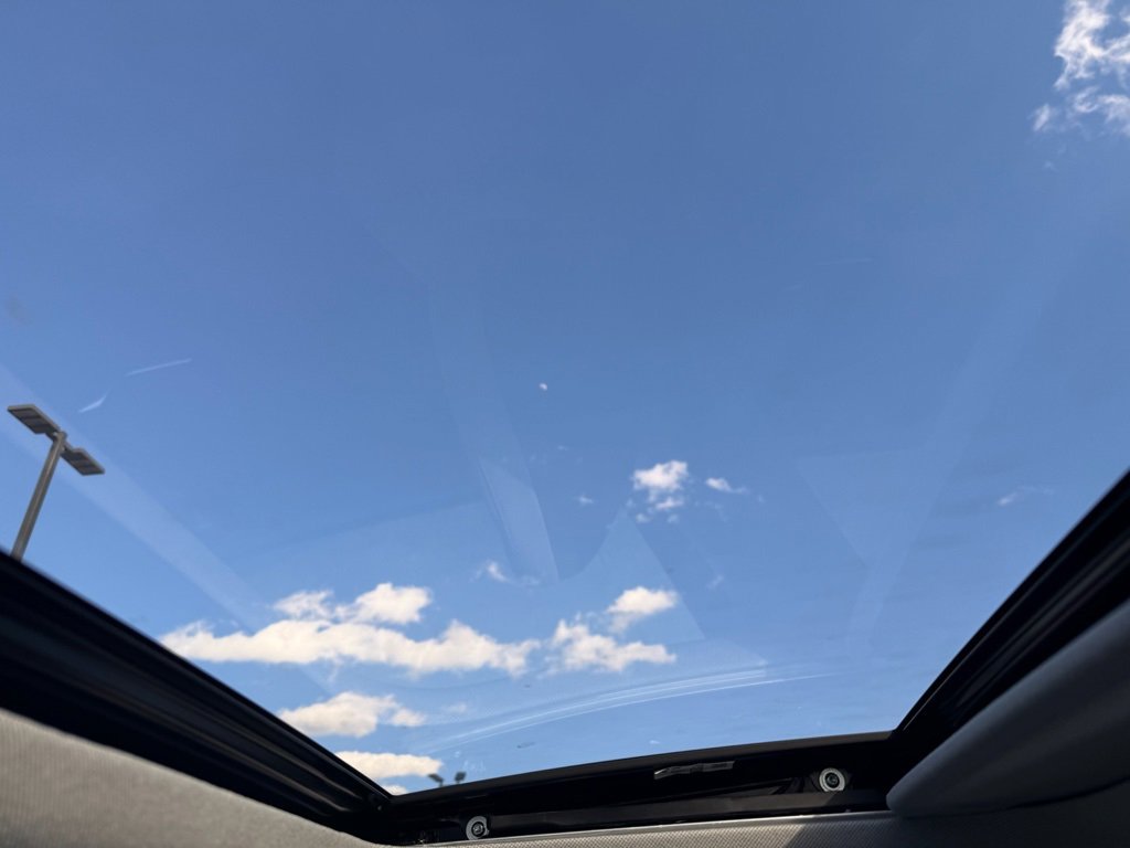 Used 2025 Hyundai Elantra Limited image 13