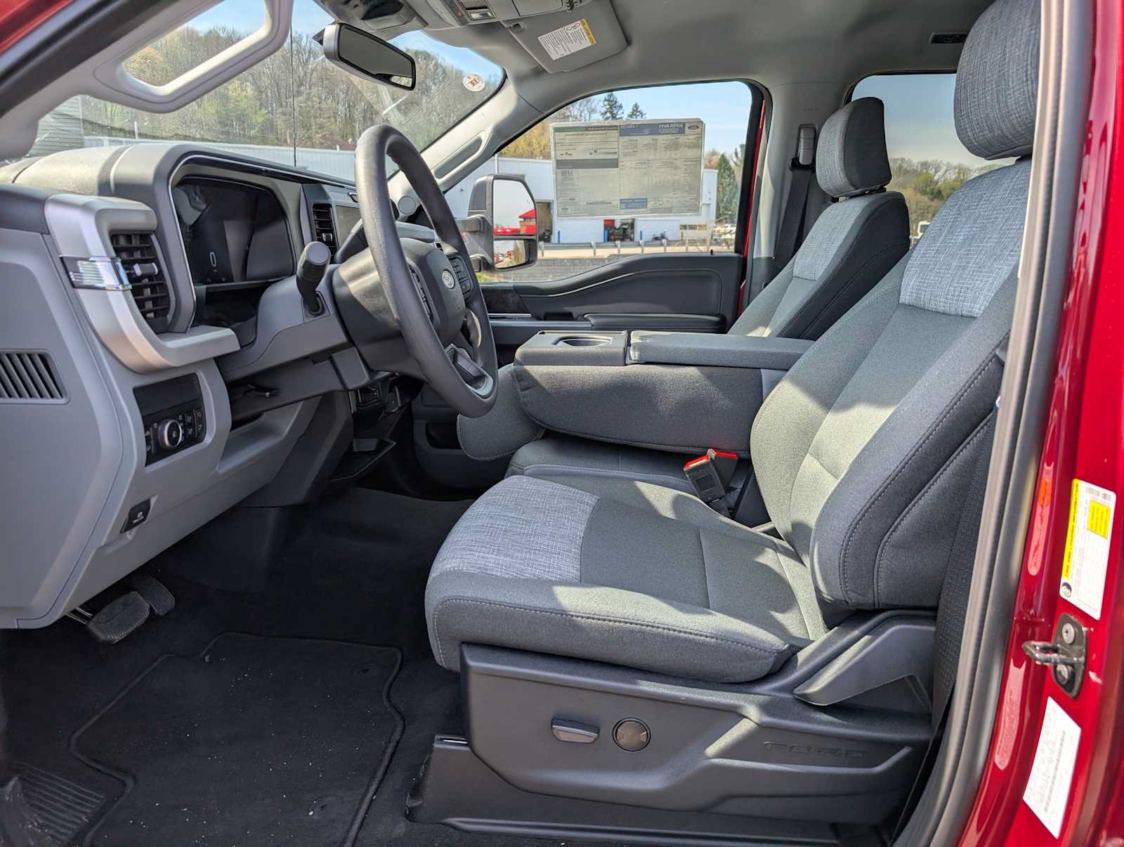 New 2026 Ford F250 XLT w/ XLT Premium Package AWD/4WD image 4