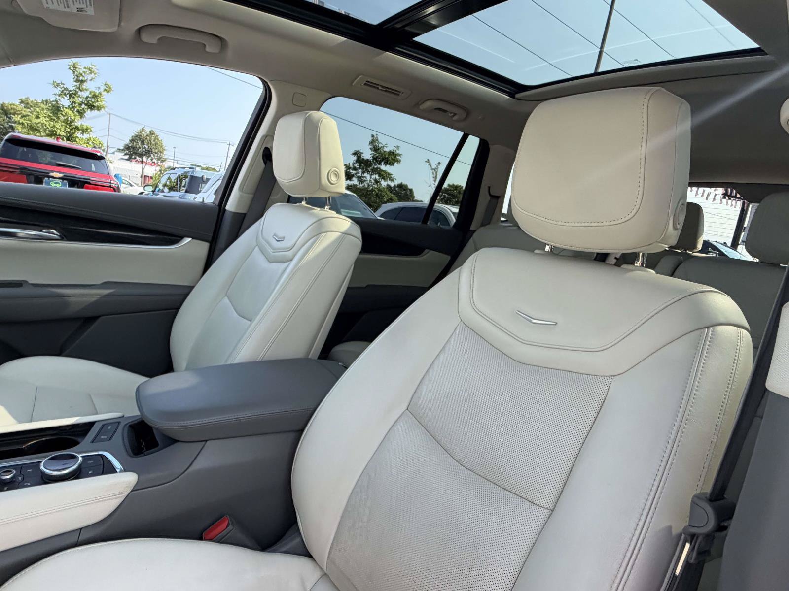 Certified 2022 Cadillac XT6 Premium Luxury w/ Technology Package AWD/4WD image 11