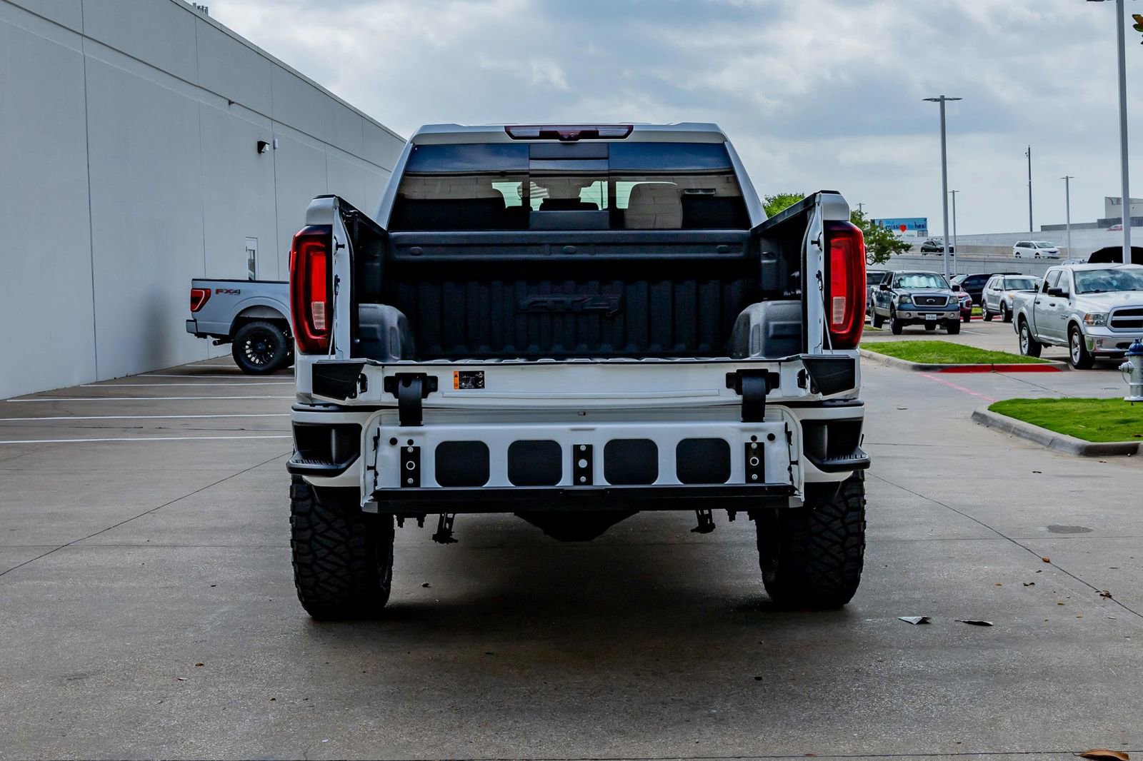 Used 2022 GMC Sierra 1500 AT4 w/ AT4 Premium Package AWD/4WD image 9