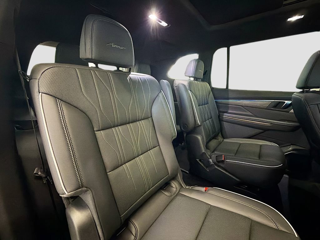 Used 2025 Buick Enclave Avenir image 31