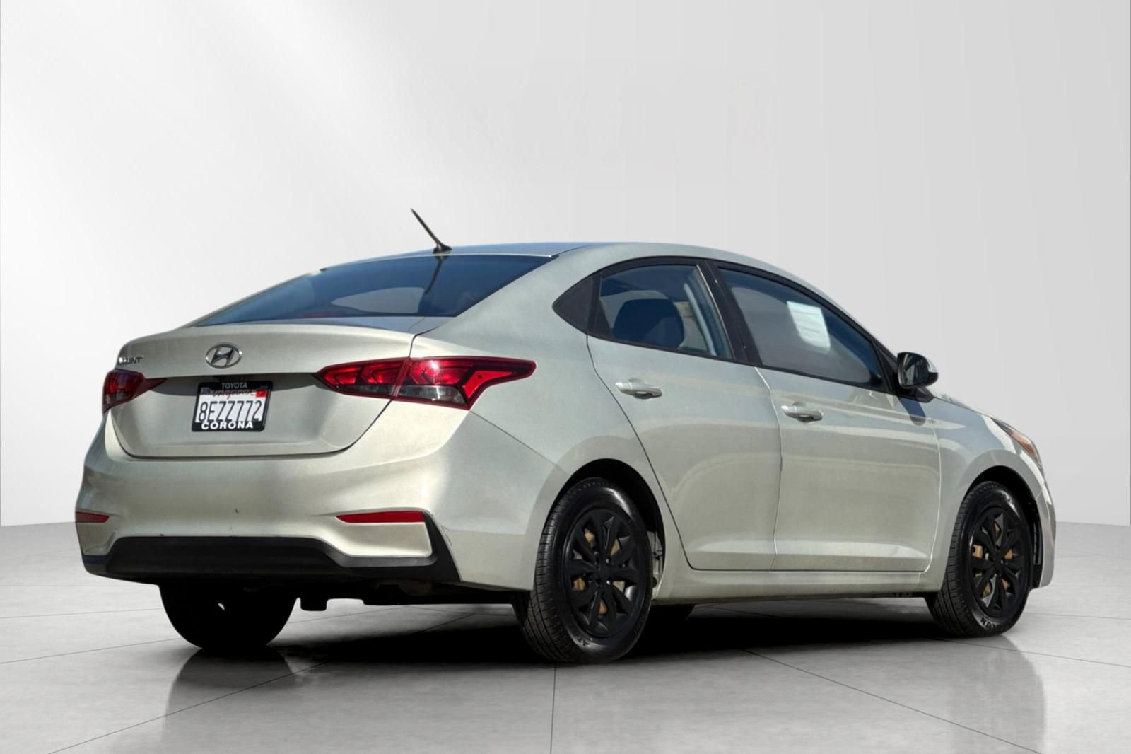 Used 2018 Hyundai Accent SE image 3