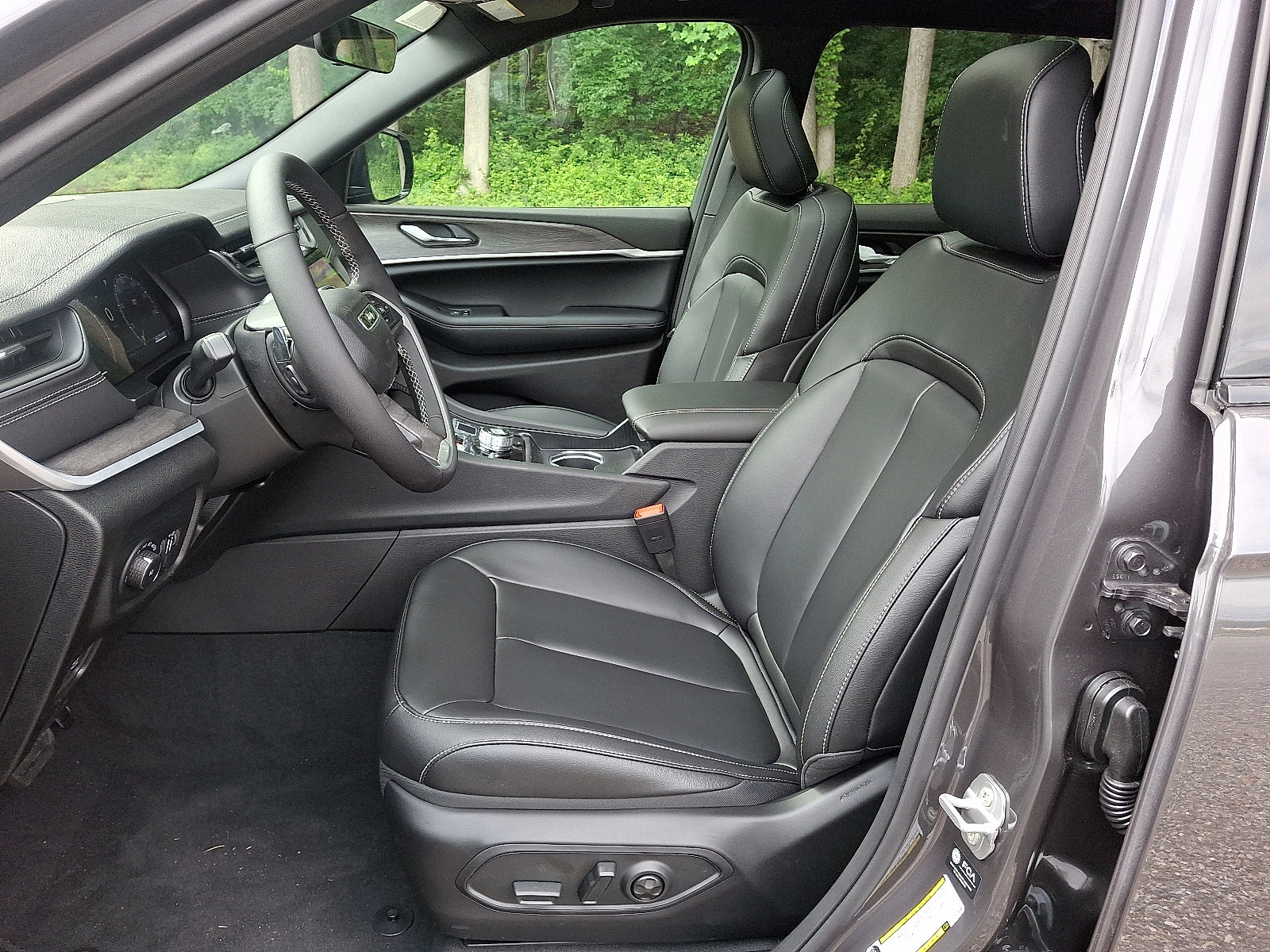 New 2025 Jeep Grand Cherokee L Limited w/ Black Appearance Package image 8