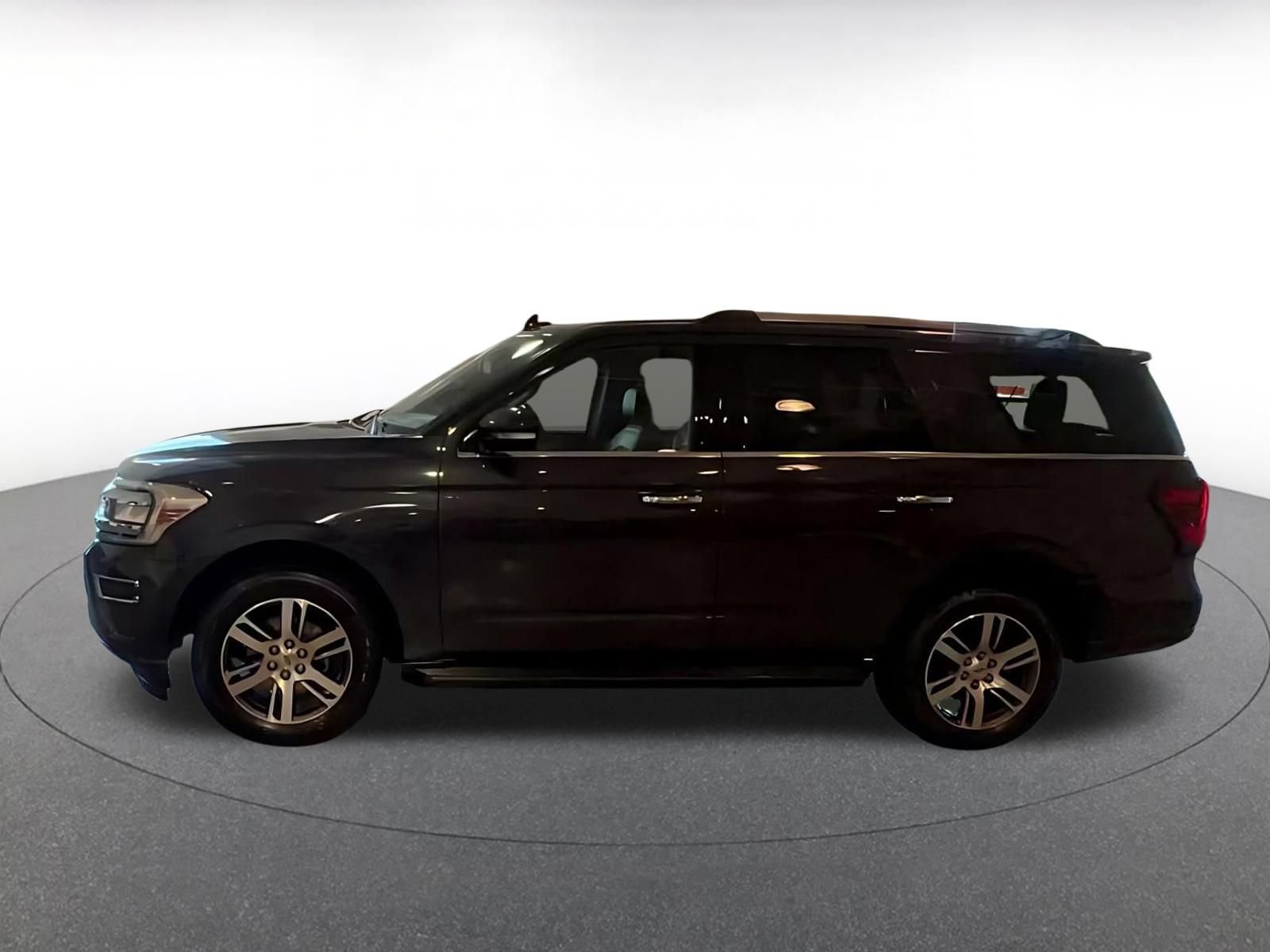 Used 2024 Ford Expedition Limited AWD/4WD image 5